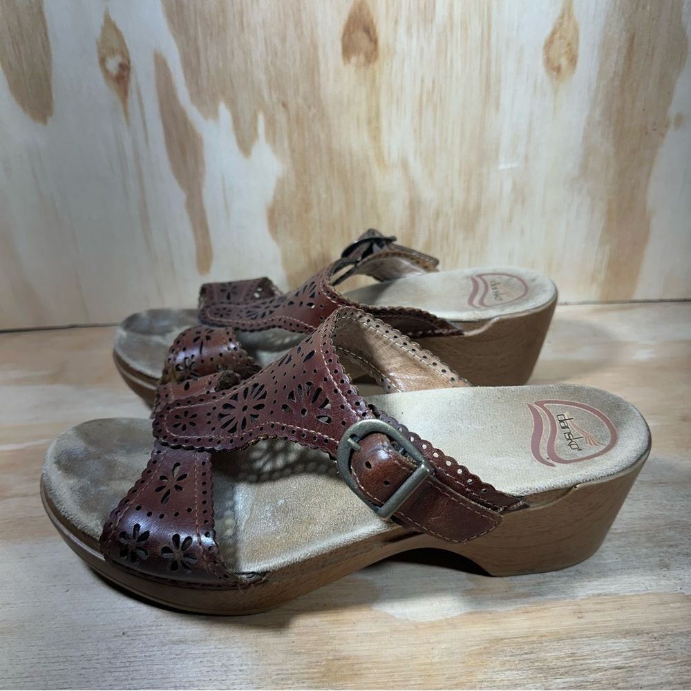 Dansko Cutout Wedge Sandals Women’s Size 7.5
